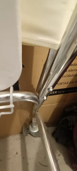 Silla de ducha metálica y acolchada