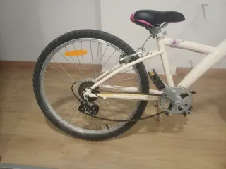 Bicicleta 24 pulgadas marca Btwin con marchas