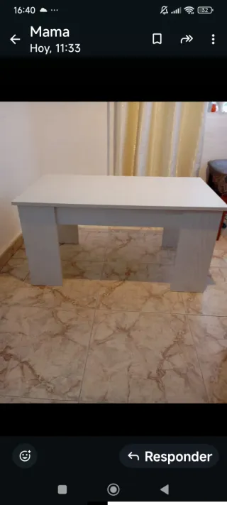 Mesa de comedor blanca de madera