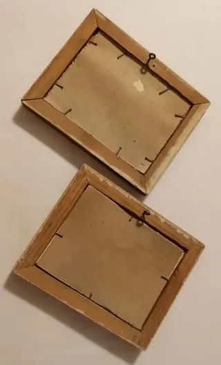 Dos cuadros pequeños orientales con marco dorado