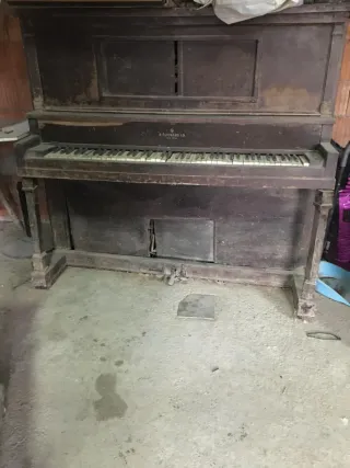 Piano R. S. Howard Co. New York