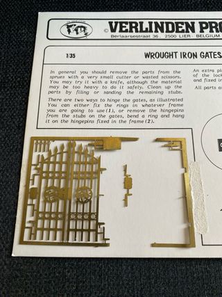 Set Verlinden 1/35 “scatole militari” + “cancello”