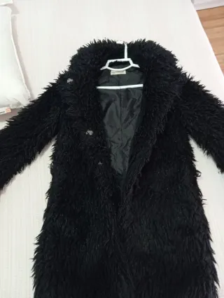 Abrigo negro efecto pelo – Talla S – calentito!!