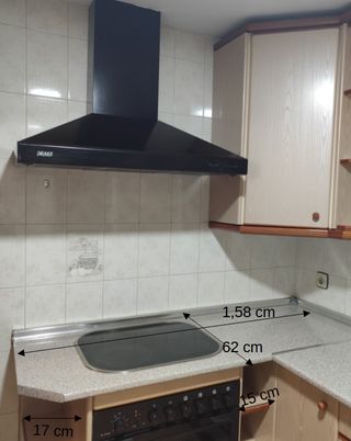 Muebles de cocina beige y marrón