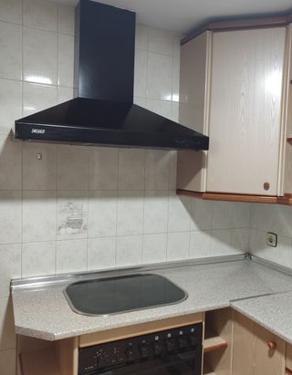 Muebles de cocina beige y marrón