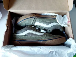 Vans T36 (22.5 cm)