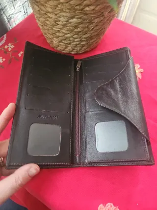 Cartera de piel marrón