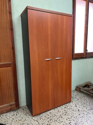 Mesa + armario + cajonera de oficina de madera