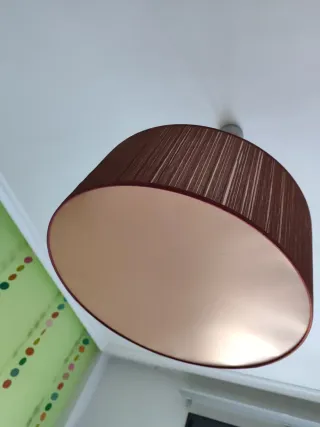 Lámpara colgante de pergamino.