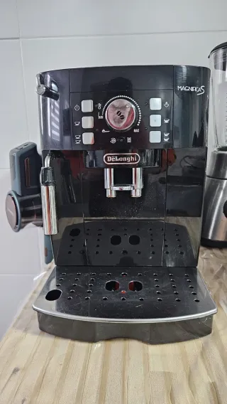 Cafetera DeLonghi Magnifica S Negra