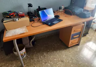 Escritorio madera y metal