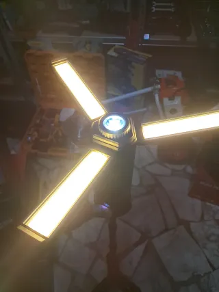 Lampada LED telescopica a 3 pannelli