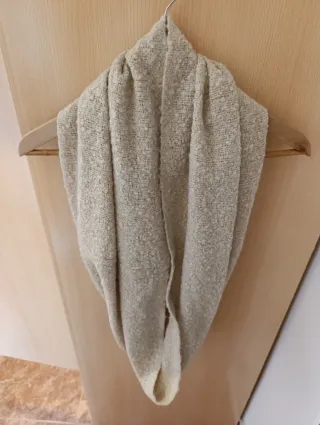 Bufanda beige nueva