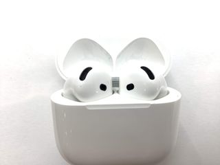 in-ear apple airpods 4 gen