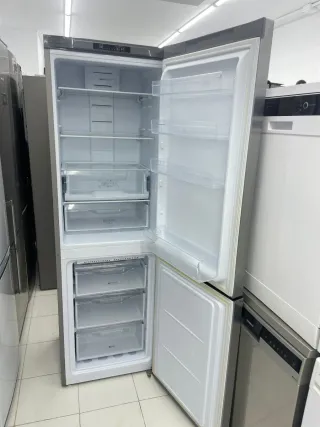 Nevera  plateada Indesit altura 1.90 con garantía