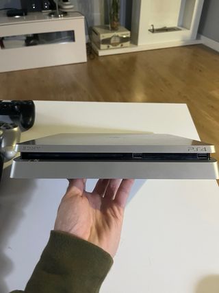 PS4 Slim 500 GB + 3 Mandos + 2 Juegos