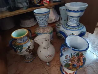Jarrones de cerámica decorados