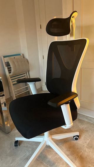 Silla Ergonómica Oficina Kerdom Negra y Blanca