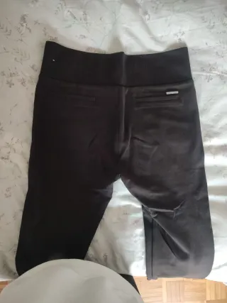 Pantalón leggins marrón Stradivarius