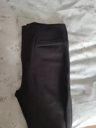 Pantalón leggins marrón Stradivarius