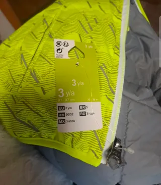 Cazadora niño verde con estampado