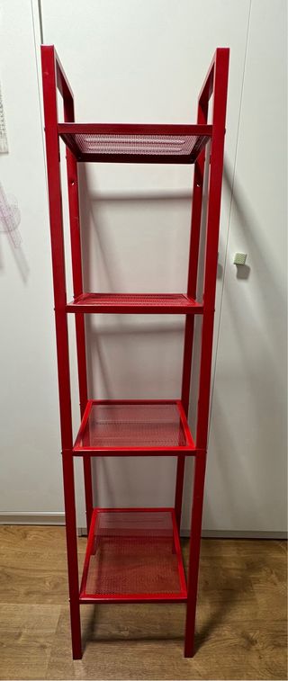 Estantería metálica roja