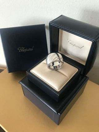 Anillo Chopard. Oro blanco. A estrenar