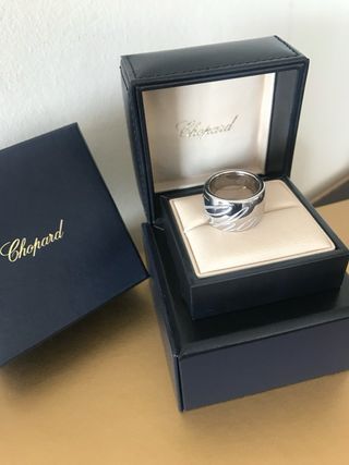 Anillo Chopard. Oro blanco. A estrenar