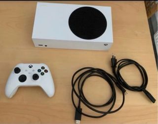 Xbox Series S Blanca + 3 Mandos