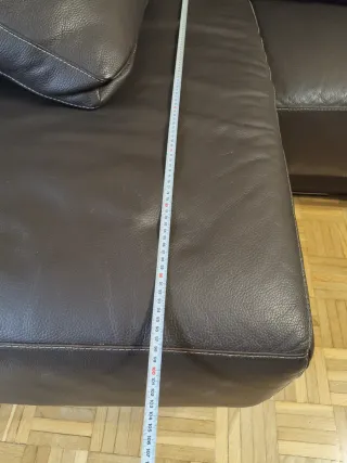 Sofá chaise longue de piel marrón