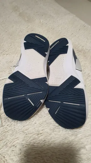 Zapatillas deportivas Puma blancas y azules