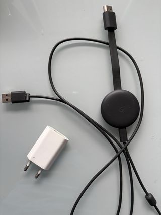 Google Chromecast con cable y cargador
