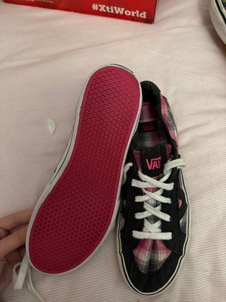 Vans cuadros rosa y negro