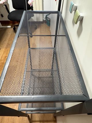 Estantería metálica negra