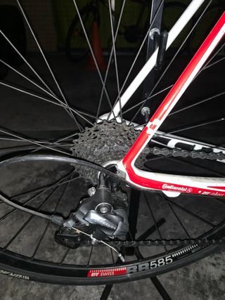 Bicicleta de carretera de carbono Cube