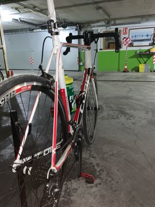 Bicicleta de carretera de carbono Cube