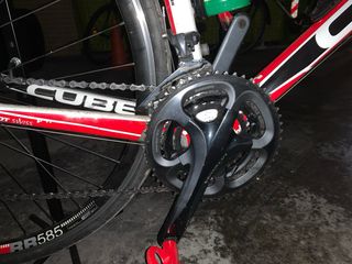 Bicicleta de carretera de carbono Cube