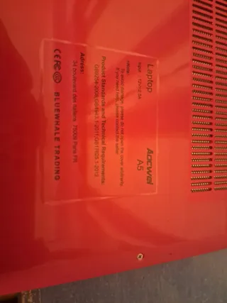 Ordenador portátil rojo