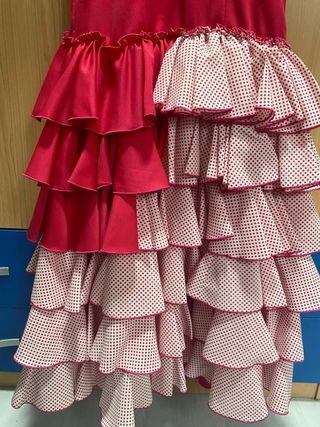 Vestido de gitana con volantes y lunares