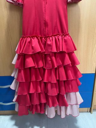 Vestido de gitana con volantes y lunares