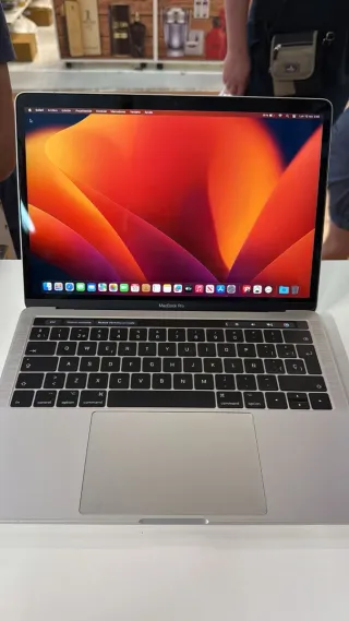 SOLO HOY !!MacBook Pro 13 Plata touch bar