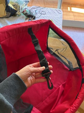 Transportín perro coche rojo y negro