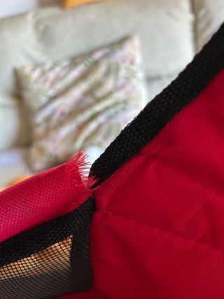 Transportín perro coche rojo y negro