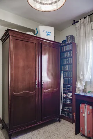 Armario de madera dos puertas