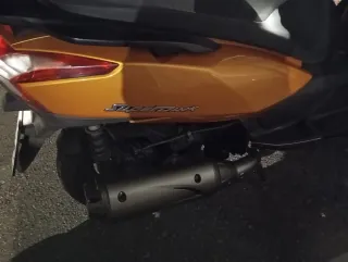 Moto 125cc Naranja con Baúl