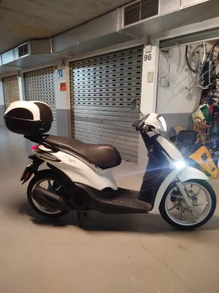 Piaggio Liberty 125 ABS Blanca con Baúl original