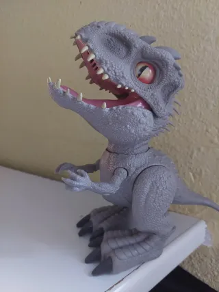 Indominus Rex Bebé Figura Juguete