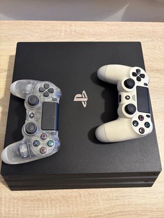 PS4 (Playstation 4) con 2 mandos