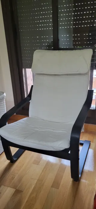 Sillón Poäng Ikea Madera Negra y Tela Blanca