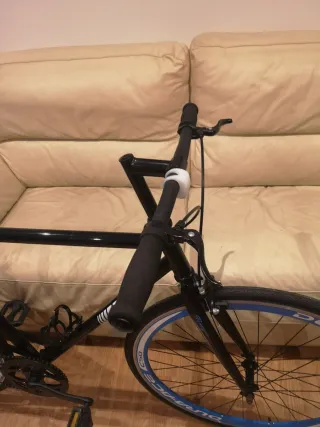 Bicicleta Fixie negra y Azul 700x28c